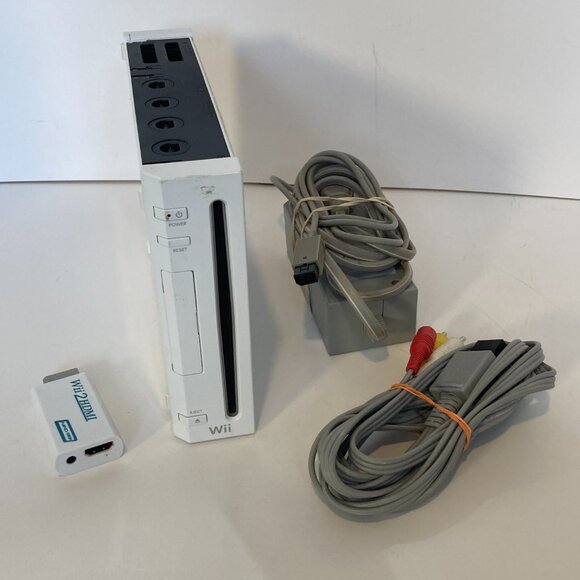 Nintendo Wii Console With Power + AV Cords Powers On Connectivity Issue - Picture 1 of 13